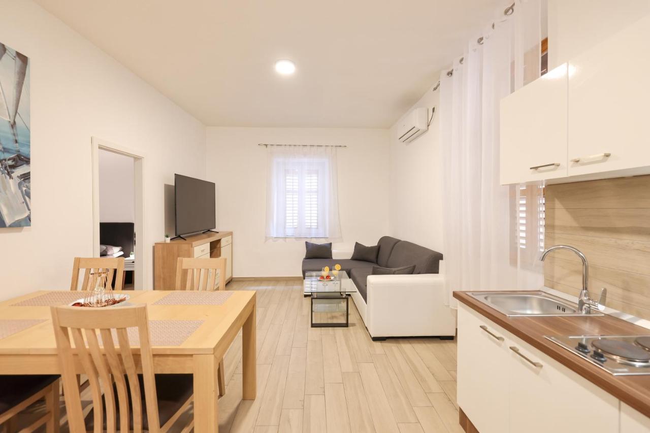 Old Town Donatello Apartment Zara Esterno foto
