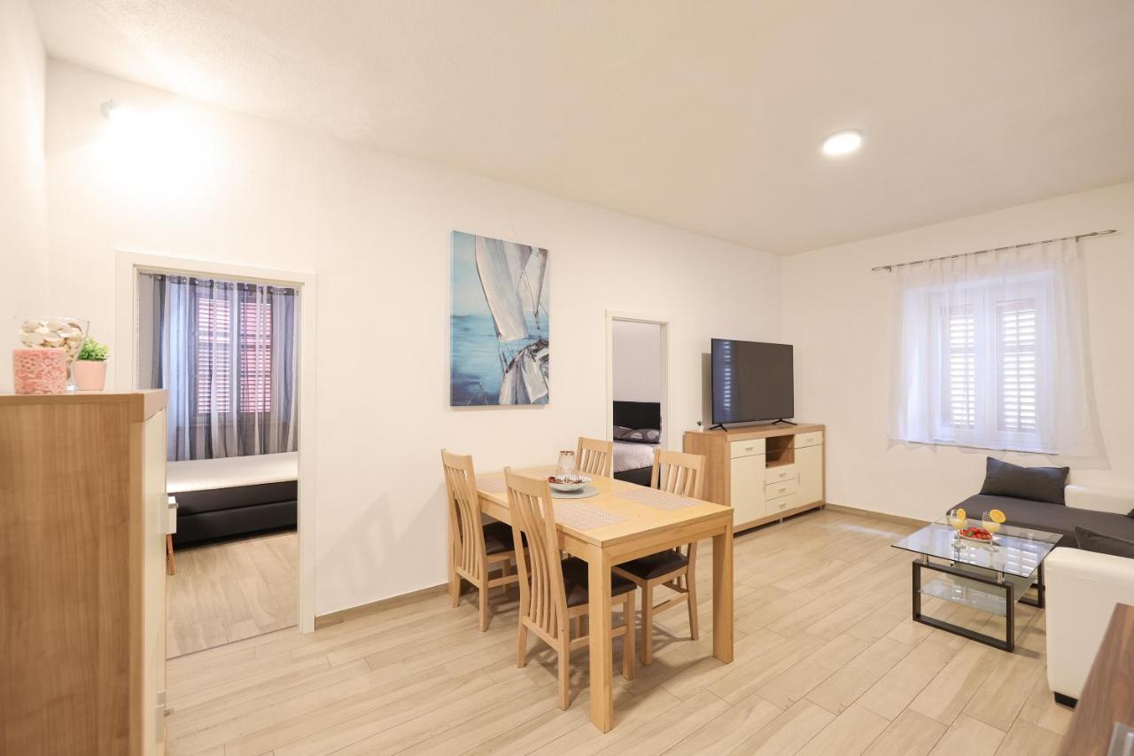 Old Town Donatello Apartment Zara Esterno foto