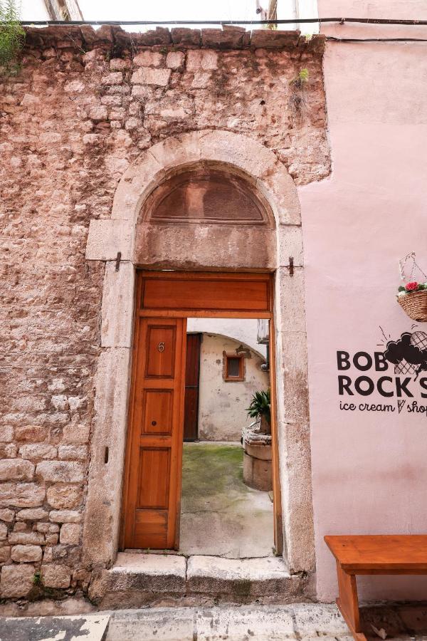 Old Town Donatello Apartment Zara Esterno foto