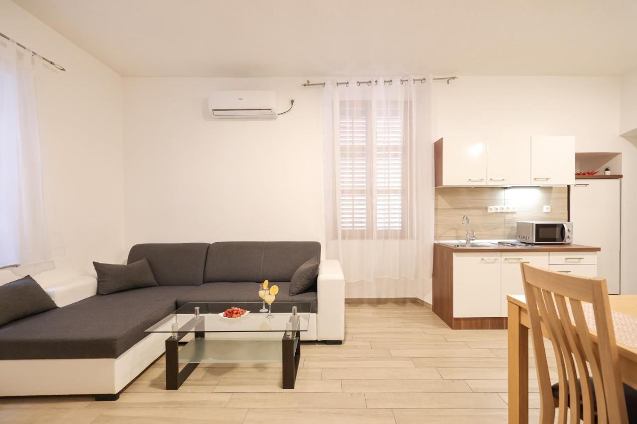 Old Town Donatello Apartment Zara Esterno foto