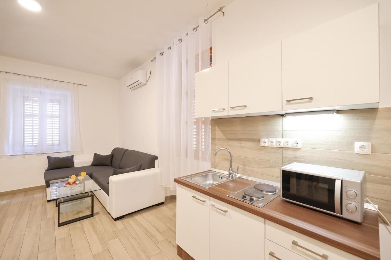 Old Town Donatello Apartment Zara Esterno foto